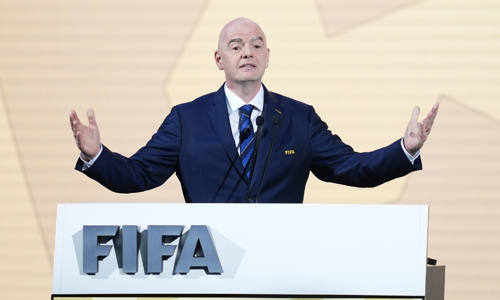 皮克福德代表英格兰出场75次，并列队史门将第二位.